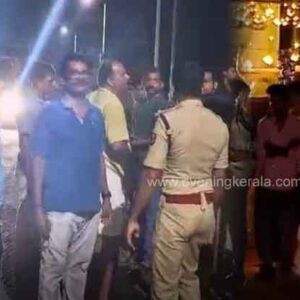 റോഡിന്റെ ഇരുവശത്തും തട്ടുകടകള്; അനധികൃത പാര്ക്കിംഗും,ലഹരി വില്പനയും വ്യാപകം; കോവൂര്-ഇരിങ്ങാടന് പള്ളി റോഡില് തട്ടുകടക്കാരും നാട്ടുകാരും തമ്മില് സംഘര്ഷം, 3 പേര്ക്ക് പരിക്ക് റോഡിന്റെ ഇരുവശത്തും തട്ടുകടകള്; അനധികൃത പാര്ക്കിംഗും,ലഹരി വില്പനയും വ്യാപകം; കോവൂര്-ഇരിങ്ങാടന് പള്ളി റോഡില് തട്ടുകടക്കാരും നാട്ടുകാരും തമ്മില് സംഘര്ഷം, 3 പേര്ക്ക് പരിക്ക്