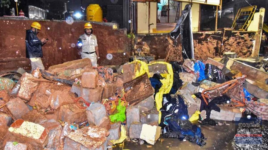 ബെംഗളൂരുവിൽ ആശുപത്രി മതിൽ തകർന്ന് അപകടം; രണ്ട് മലയാളികൾ ഉൾപ്പെടെ ഏഴു പേർക്ക് ദാരുണാന്ത്യം ബെംഗളൂരുവിൽ ആശുപത്രി മതിൽ തകർന്ന് അപകടം; രണ്ട് മലയാളികൾ ഉൾപ്പെടെ ഏഴു പേർക്ക് ദാരുണാന്ത്യം