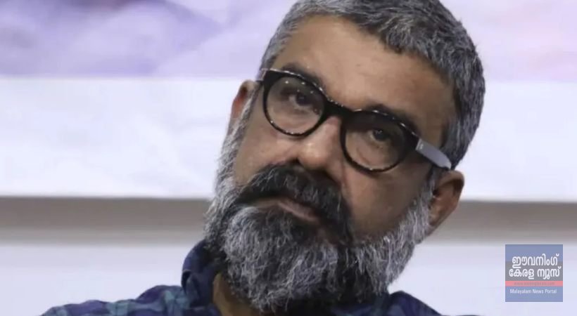 ലൈംഗിക അതിക്രമക്കേസ്: രഞ്ജിത്തിനെതിരെ തെളിവുകള് ലഭിച്ചതായി എസ്ഐടി; അതിജീവിതയെ രഞ്ജിത്ത് ഭീഷണിപ്പെടുത്തിയതായി വിവരമില്ല ലൈംഗിക അതിക്രമക്കേസ്: രഞ്ജിത്തിനെതിരെ തെളിവുകള് ലഭിച്ചതായി എസ്ഐടി; അതിജീവിതയെ രഞ്ജിത്ത് ഭീഷണിപ്പെടുത്തിയതായി വിവരമില്ല
