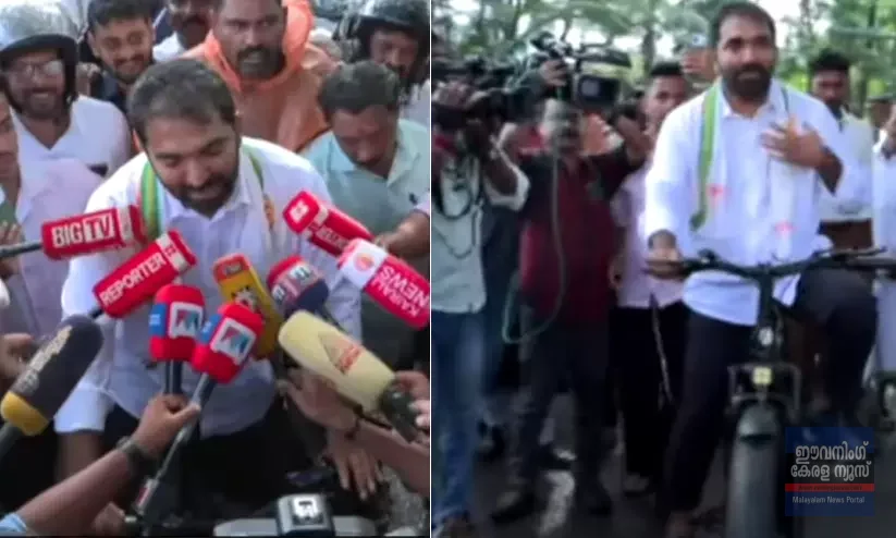 ചാണ്ടി ഉമ്മൻ സത്യപ്രതിജ്ഞക്കായി നിയമസഭയിലെത്തിയത് സൈക്കിളിൽ, ഷർട്ടിൽ പിതാവിന്‍റെ ചിത്രം