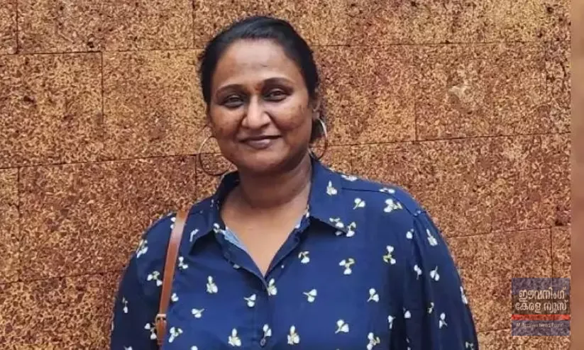 താനുമായി അപകീർത്തി ബന്ധമുണ്ടെന്ന് പറയാൻ സെക്യൂരിറ്റി ജീവനക്കാരനെ നിർബന്ധിച്ചു’; കുക്കു പരമേശ്വരനെതിരെ പൊലീസിൽ പരാതി നൽകി അമ്മ ഓഫിസ് ജീവനക്കാരി താനുമായി അപകീർത്തി ബന്ധമുണ്ടെന്ന് പറയാൻ സെക്യൂരിറ്റി ജീവനക്കാരനെ നിർബന്ധിച്ചു’; കുക്കു പരമേശ്വരനെതിരെ പൊലീസിൽ പരാതി നൽകി അമ്മ ഓഫിസ് ജീവനക്കാരി