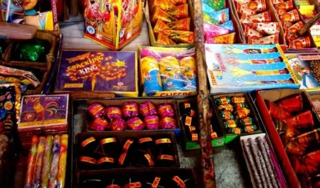 വോട്ടെണ്ണൽ പ്രമാണിച്ച് നാളെ രണ്ട് ജില്ലകളിൽ പടക്കക്കടകൾ തുറക്കരുതെന്ന് ഉത്തരവിട്ട് ജില്ലാ കളക്ടർമാർ