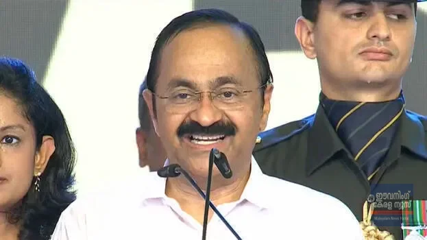 മുനമ്പത്ത് നിന്ന് ആരെയും കുടിയൊഴിപ്പിക്കില്ല; എൽ.ഡി.എഫ് സർക്കാർ പോണപോക്കിൽ എട്ടിന്റെ പണിതന്നു -വി.ഡി. സതീശൻ മുനമ്പത്ത് നിന്ന് ആരെയും കുടിയൊഴിപ്പിക്കില്ല; എൽ.ഡി.എഫ് സർക്കാർ പോണപോക്കിൽ എട്ടിന്റെ പണിതന്നു -വി.ഡി. സതീശൻ