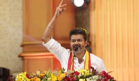 തമിഴകത്ത് രാഷ്ട്രീയ പ്രതിസന്ധി!! വിജയ്‌യുടെ സത്യപ്രതിജ്ഞ നീളുന്നു; വിട്ടുവീഴ്ചയില്ലാതെ ഗവർണർ