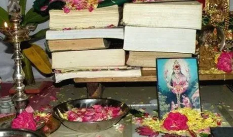 പൂജവെപ്പ് ഇന്ന്; എപ്പോഴാണ് വെക്കേണ്ടത്? എടുക്കേണ്ട സമയം, വിദ്യാരംഭം തുടങ്ങി അറിയേണ്ടതെല്ലാം